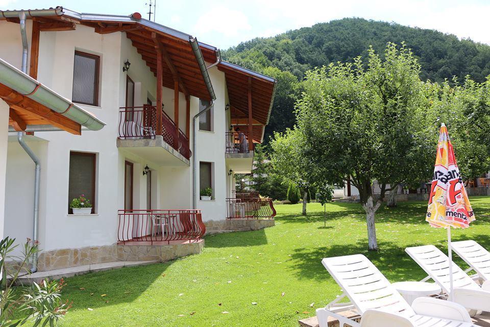 By The River Hotel Complex Balkanets  Exteriör bild